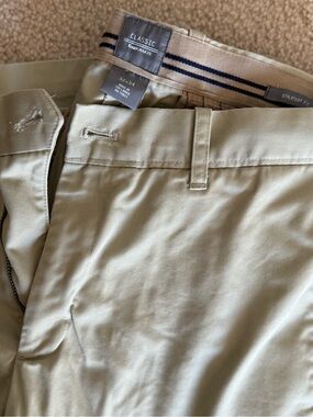 Gap Classic | Men's Straight Fit Khakis | 32x34